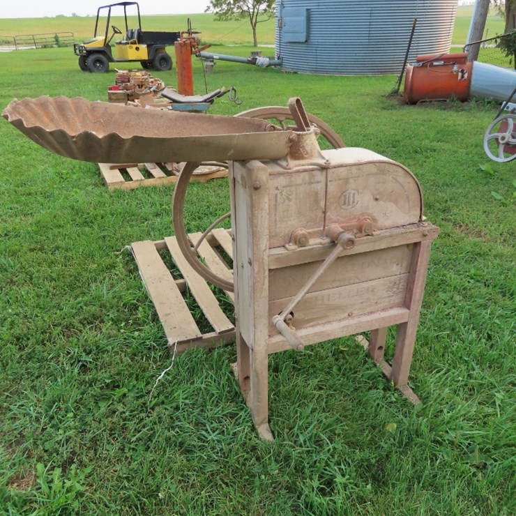 International Wooden Hand Corn Sheller