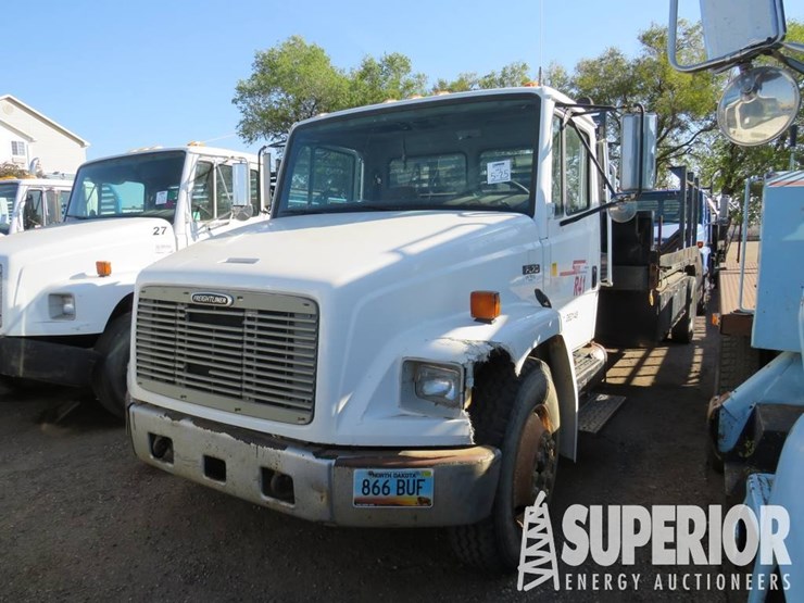 1998-freightliner-fl70-image-1