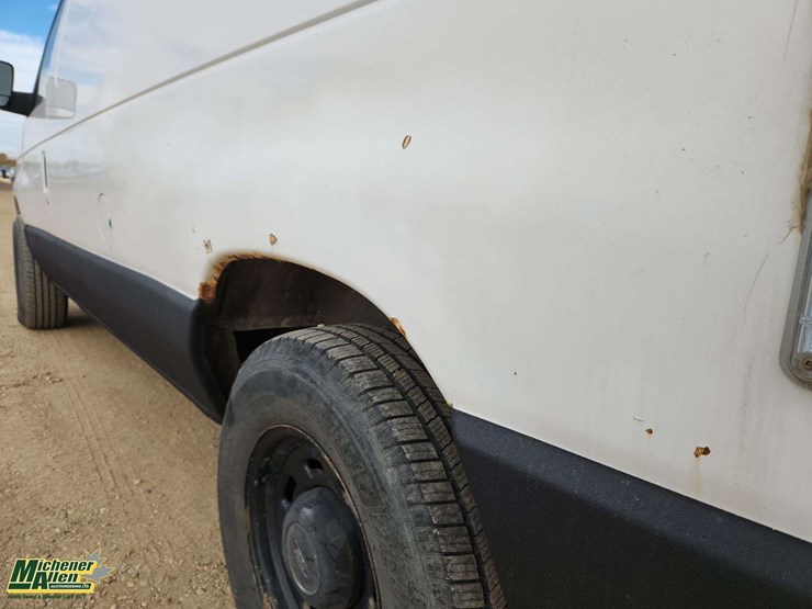 2005-ford-cargo-image-33