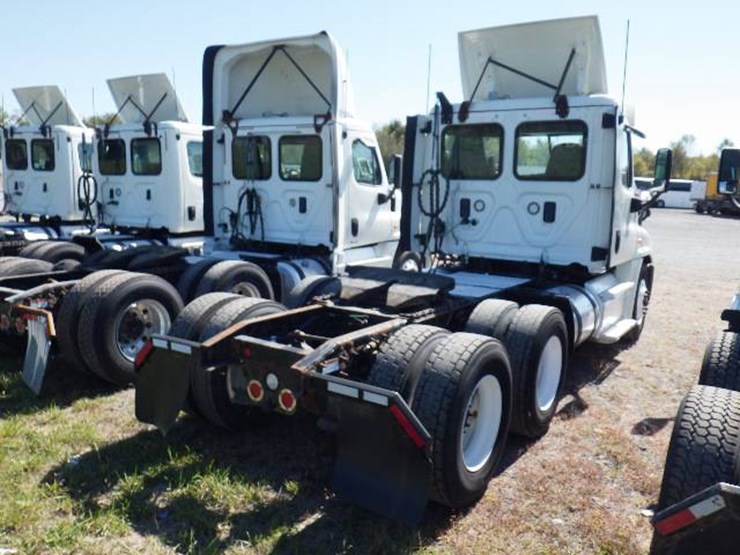 2017-freightliner-cascadia-125-image-5