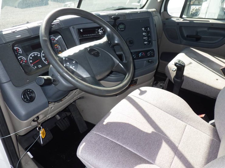 2018-freightliner-cascadia-125-image-8