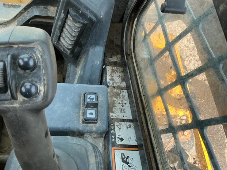 2020-deere-333g-image-36