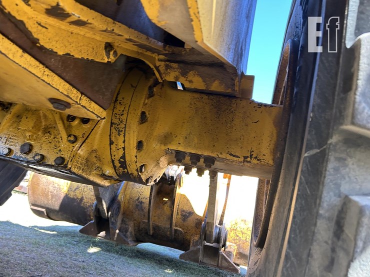 2003-deere-824j-image-46