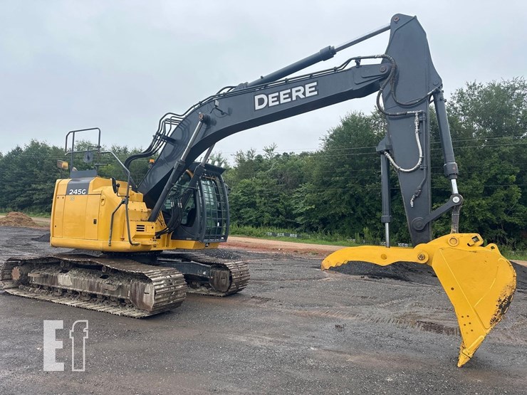 2021-deere-245g-lc-image-1
