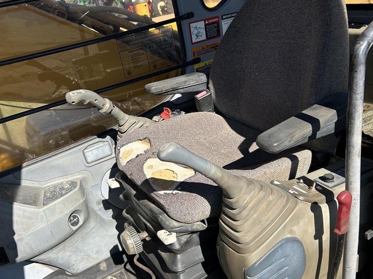 deere-200-lc-image-80