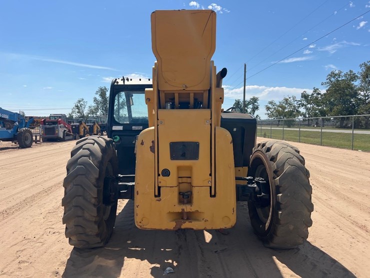 2018-caterpillar-tl1055d-image-3