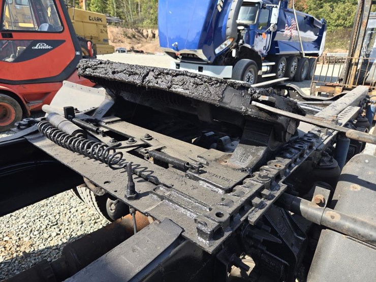2005-mack-cl733-image-35