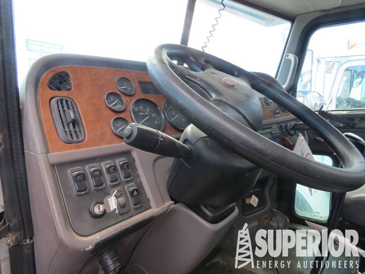 2008-peterbilt-365-image-9