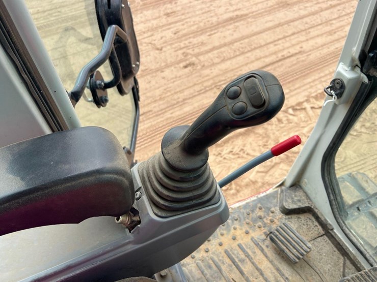 takeuchi-tb260-image-34