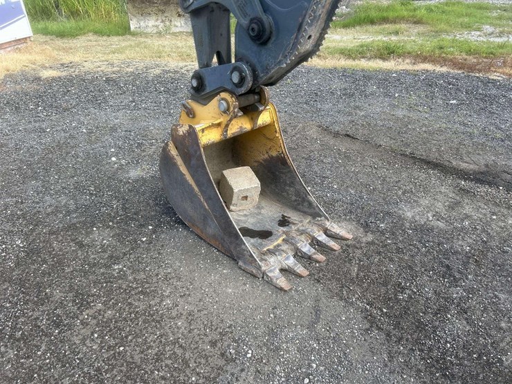 2015-deere-410l-image-8