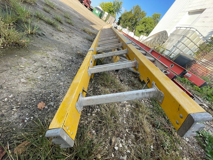 #1899-•-fastenal-fiberglass-extension-ladder-image-5