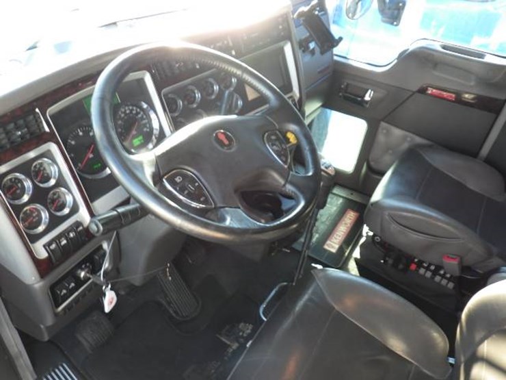2020-kenworth-w900l-image-9