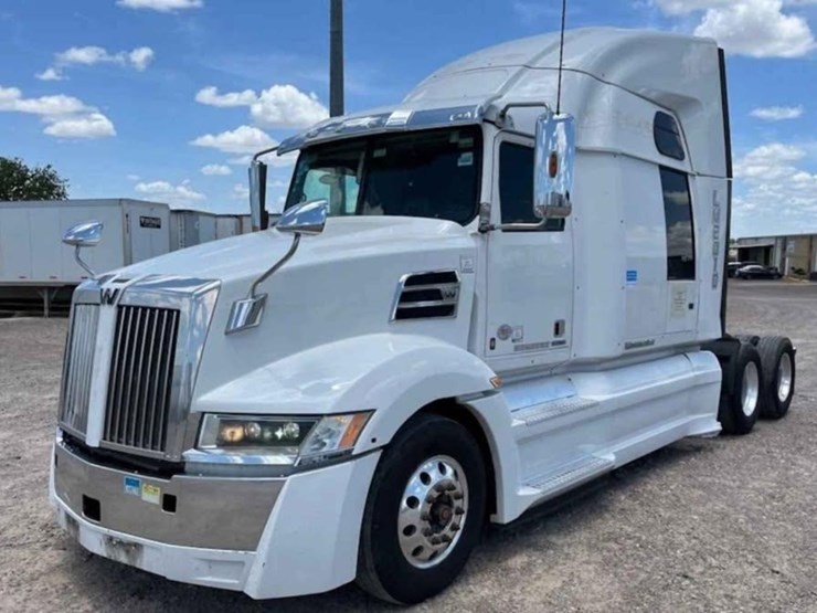 2020-western-star-5700xe-image-3