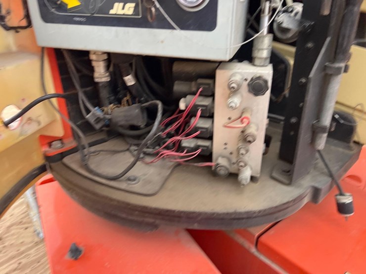jlg-e300aj-image-23