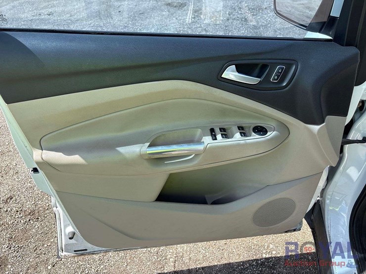2015-ford-escape-image-12