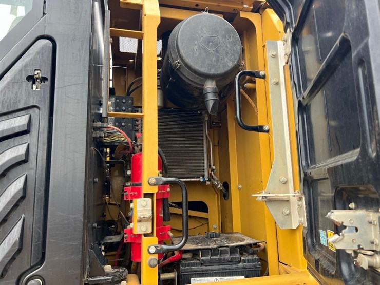 2017-caterpillar-330fl-image-29