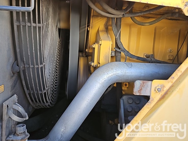 2003-deere-824j-image-23