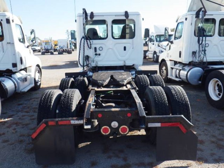 2018-freightliner-cascadia-125-image-6