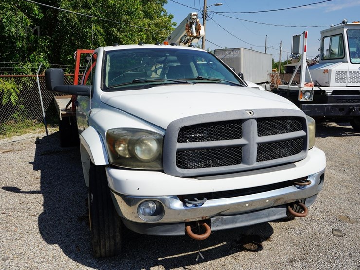 2008-dodge-ram-5500-image-2