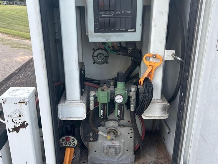 2009-gmc-topkick-c5500-image-38