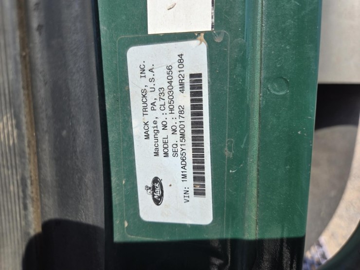 2005-mack-cl733-image-76