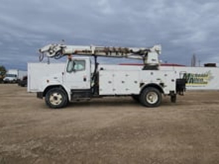 2001-freightliner-fl80-image-5