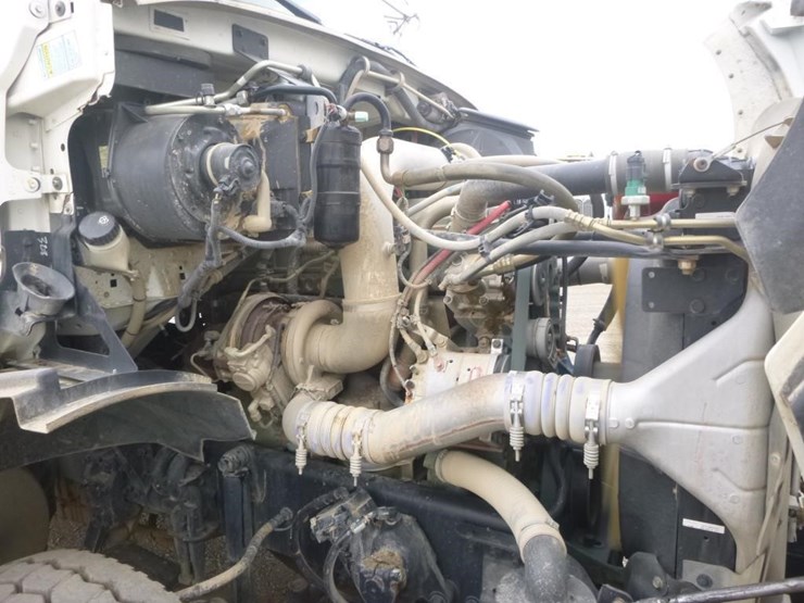 2008-sterling-lt9500-image-19