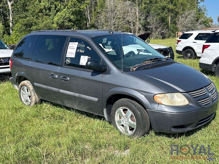 2005-dodge-caravan-image-2