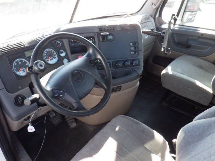 freightliner-cascadia-125-image-9