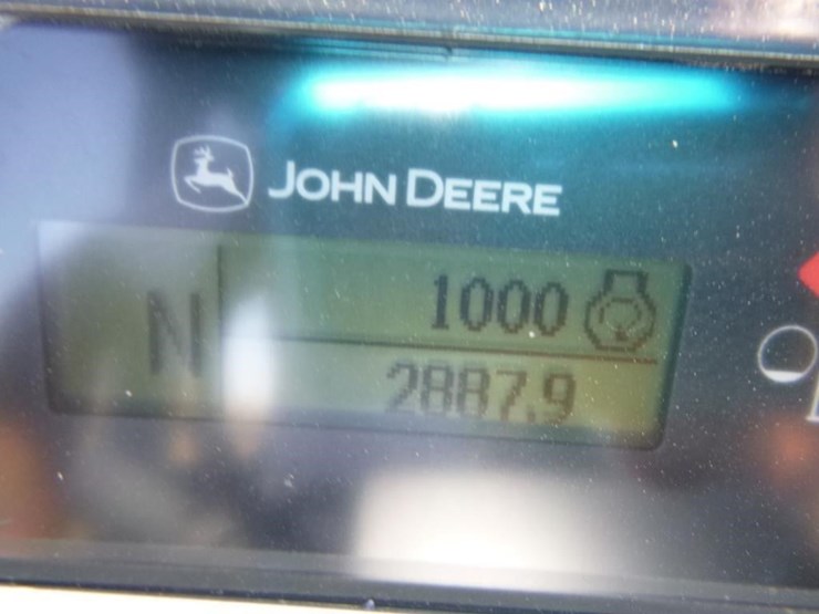 2021-deere-210l-image-38