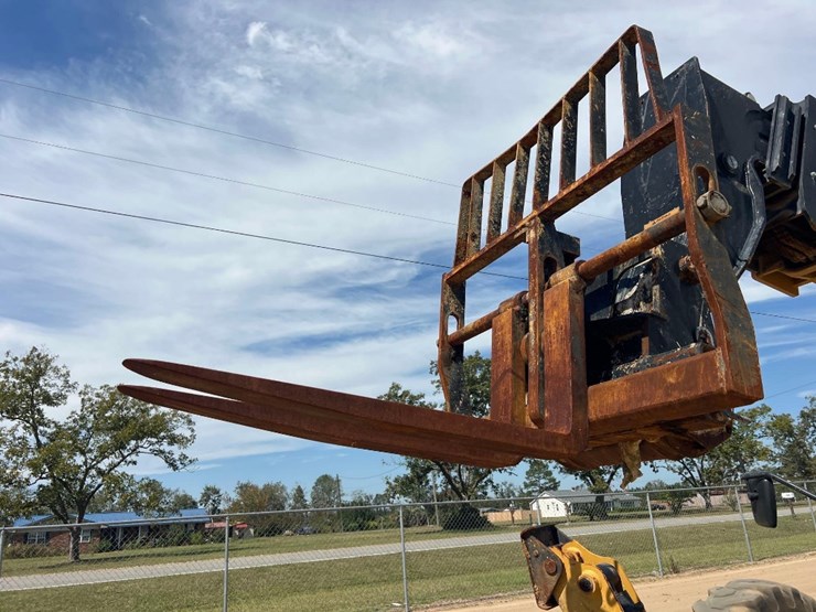 2018-caterpillar-tl1055d-image-9