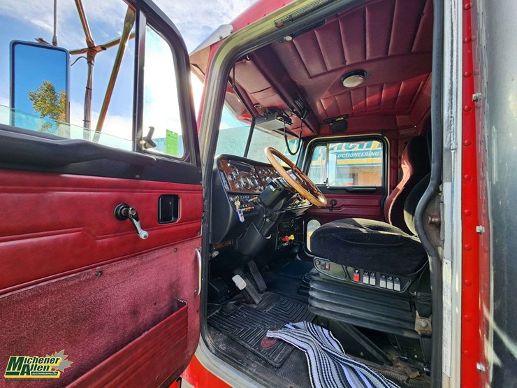 2004-peterbilt-379-image-37