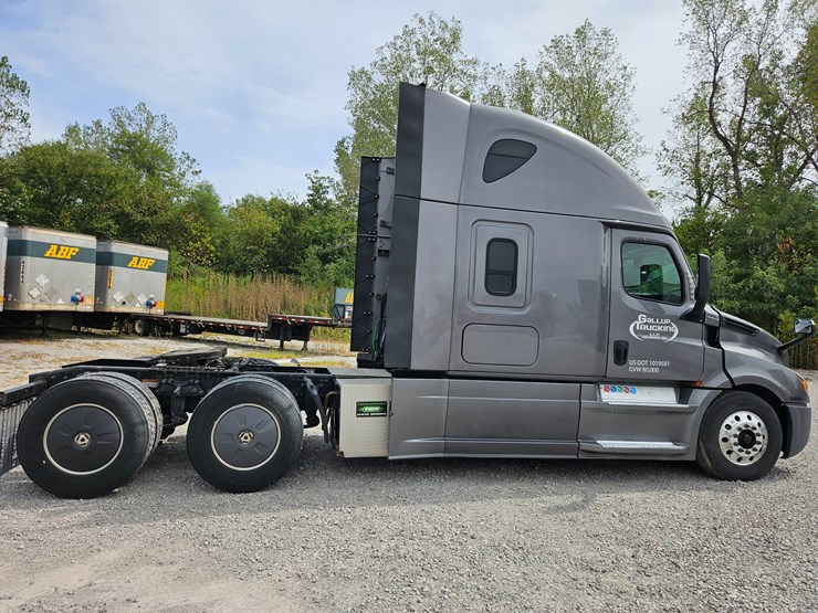 2019-freightliner-cascadia-126-image-22