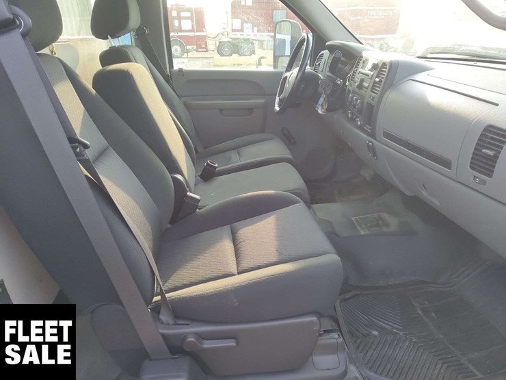 2013-chevrolet-silverado-2500hd-image-17