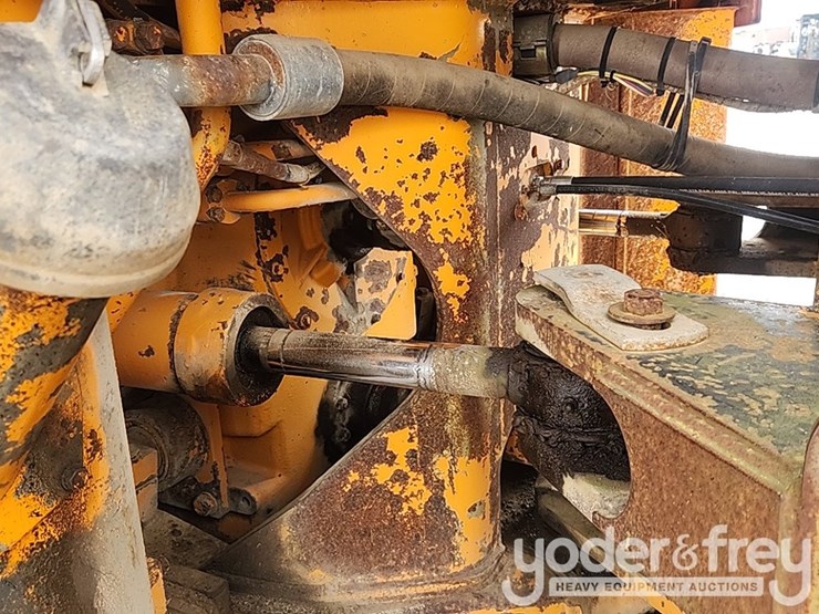 caterpillar-966d-image-24