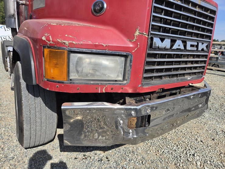 2005-mack-cl733-image-9
