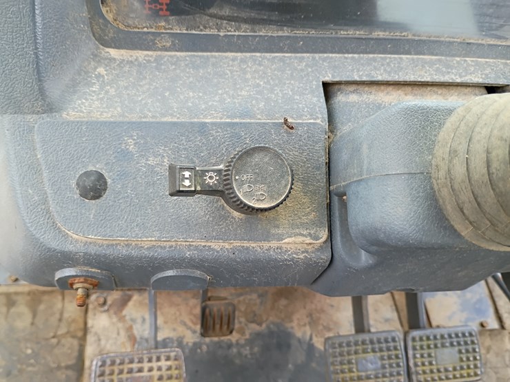2004-kioti-dk65c-image-32