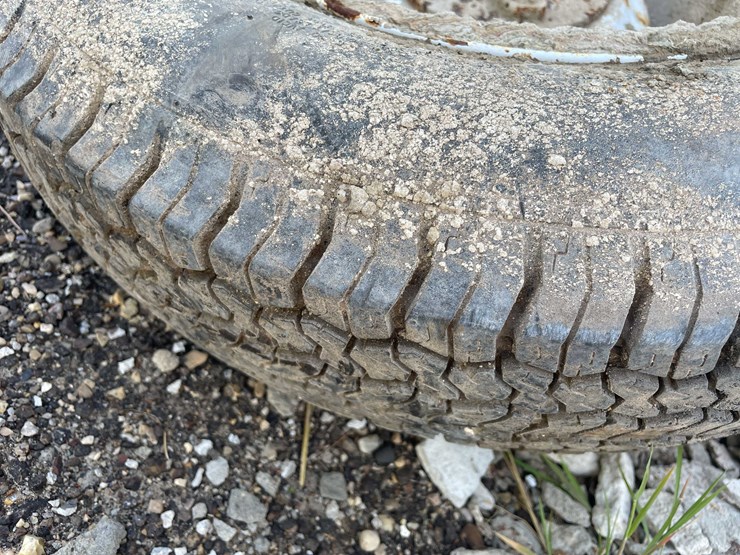 #1928-•-(2)-tires-image-7