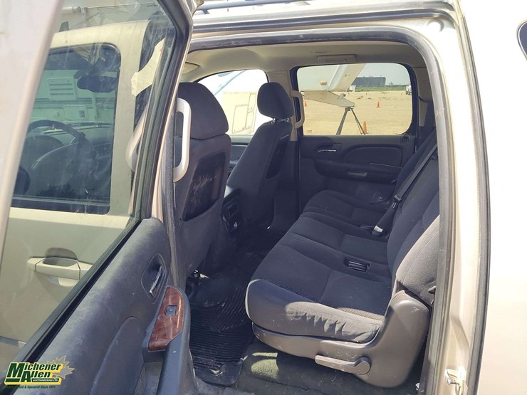 2007-chevrolet-suburban-image-14