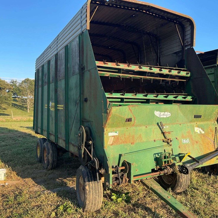 BADGER TANDEM AXLE SILAGE WAGON