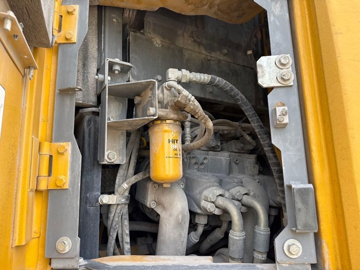 deere-245g-lc-image-18