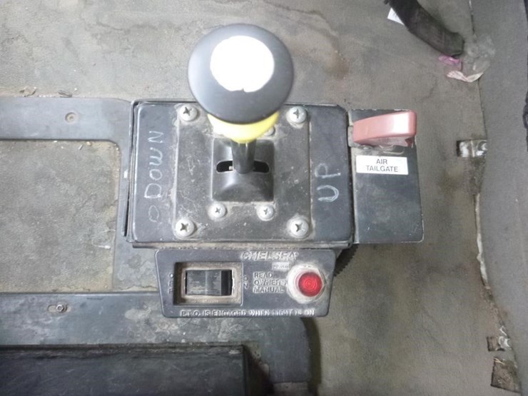 2008-sterling-lt9500-image-6