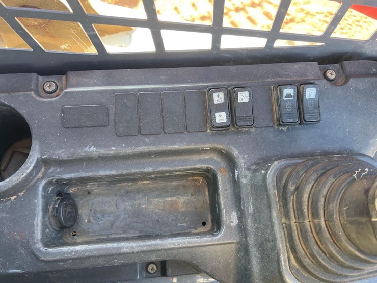 2022-takeuchi-tl12v2-image-30