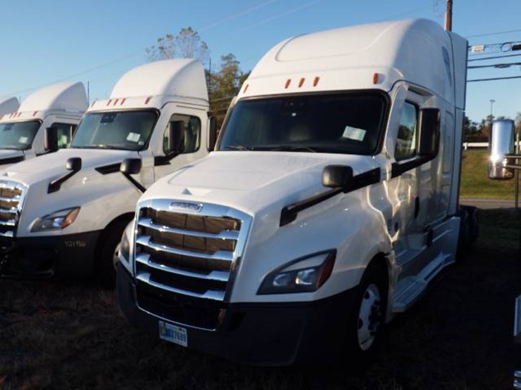 2022-freightliner-cascadia-126-image-1