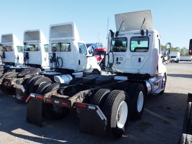 freightliner-cascadia-126-image-5