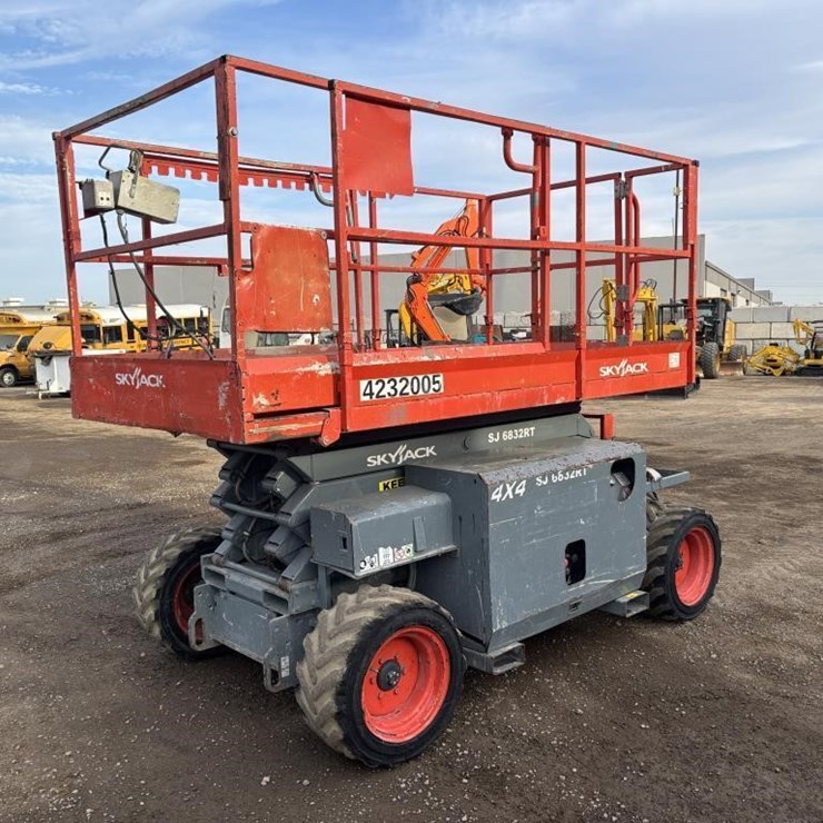 2012 SKYJACK SJ6832RT