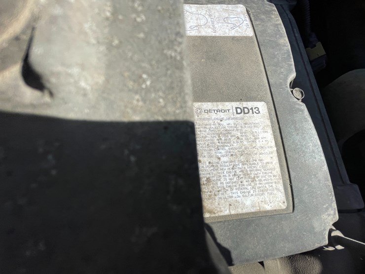 #1666-•-2019-freightliner-cascadia-semi-tractor-(title-in-delay)-image-23