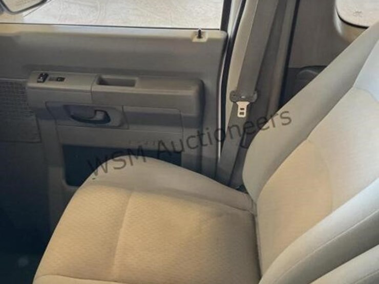 2009-ford-e350-image-21