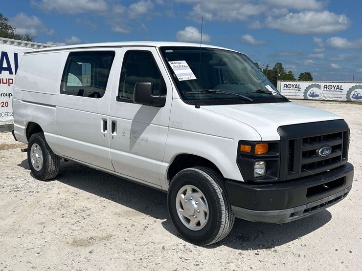 2011-ford-cargo-image-2