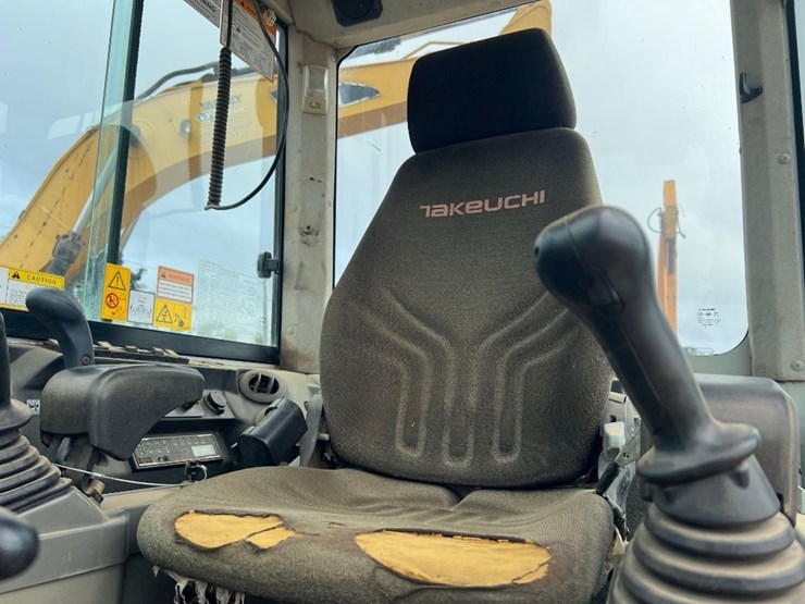 takeuchi-tb260-image-30